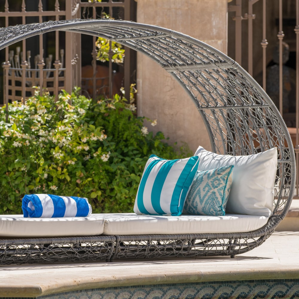 Boca Grande Outdoor Daybed by Christopher Knight Home - 91.25"L x 35.75"W x 53.25"H