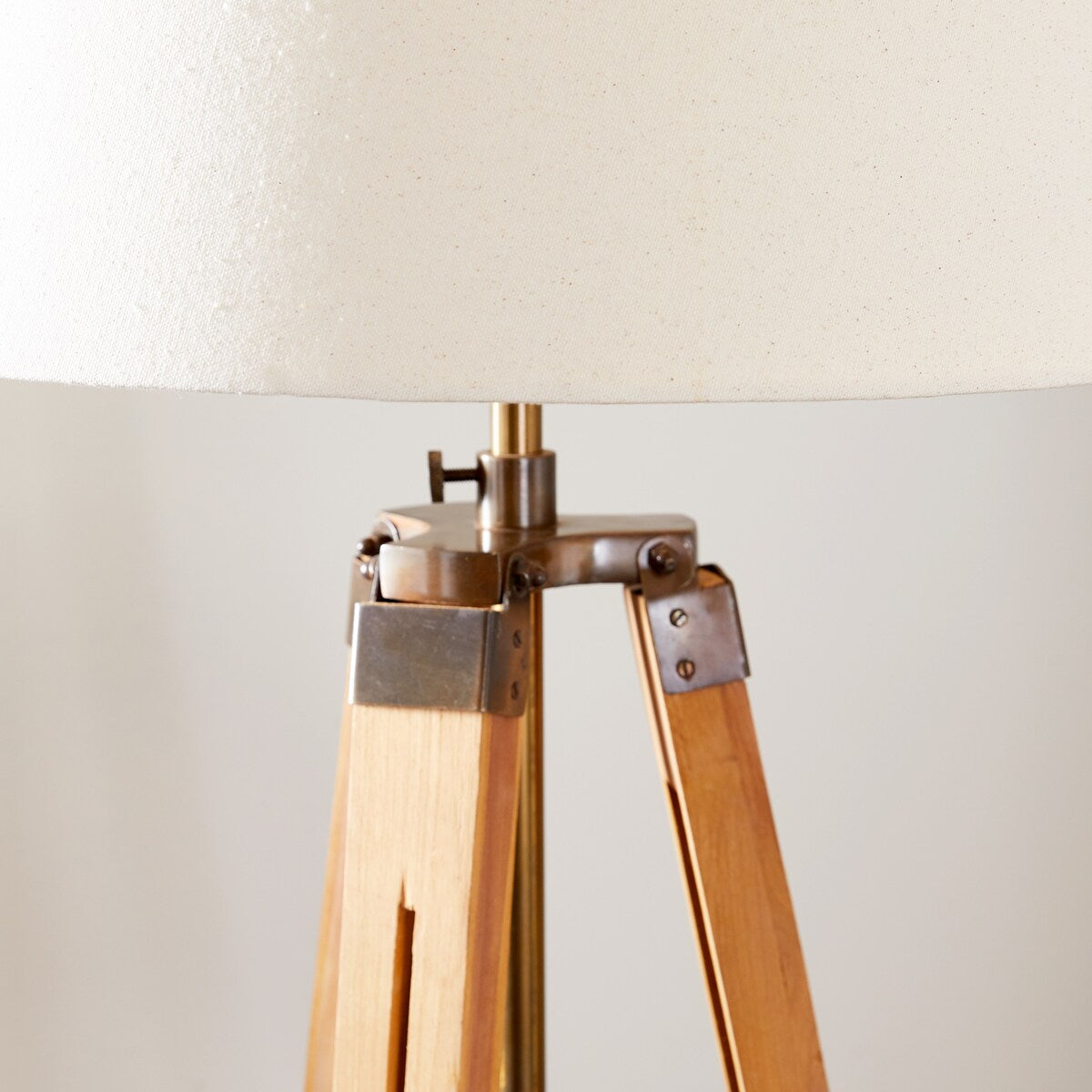 Brown Teak Industrial Floor Lamp 77 x 37 x 37 - 37 x 37 x 77 Round