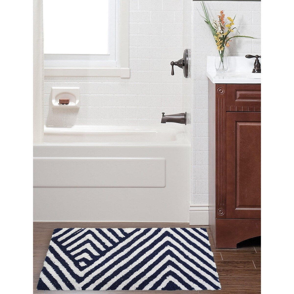 Vibhsa Bath Rug Chevron Pattern in Charcoal & Ivory 20" x 32"