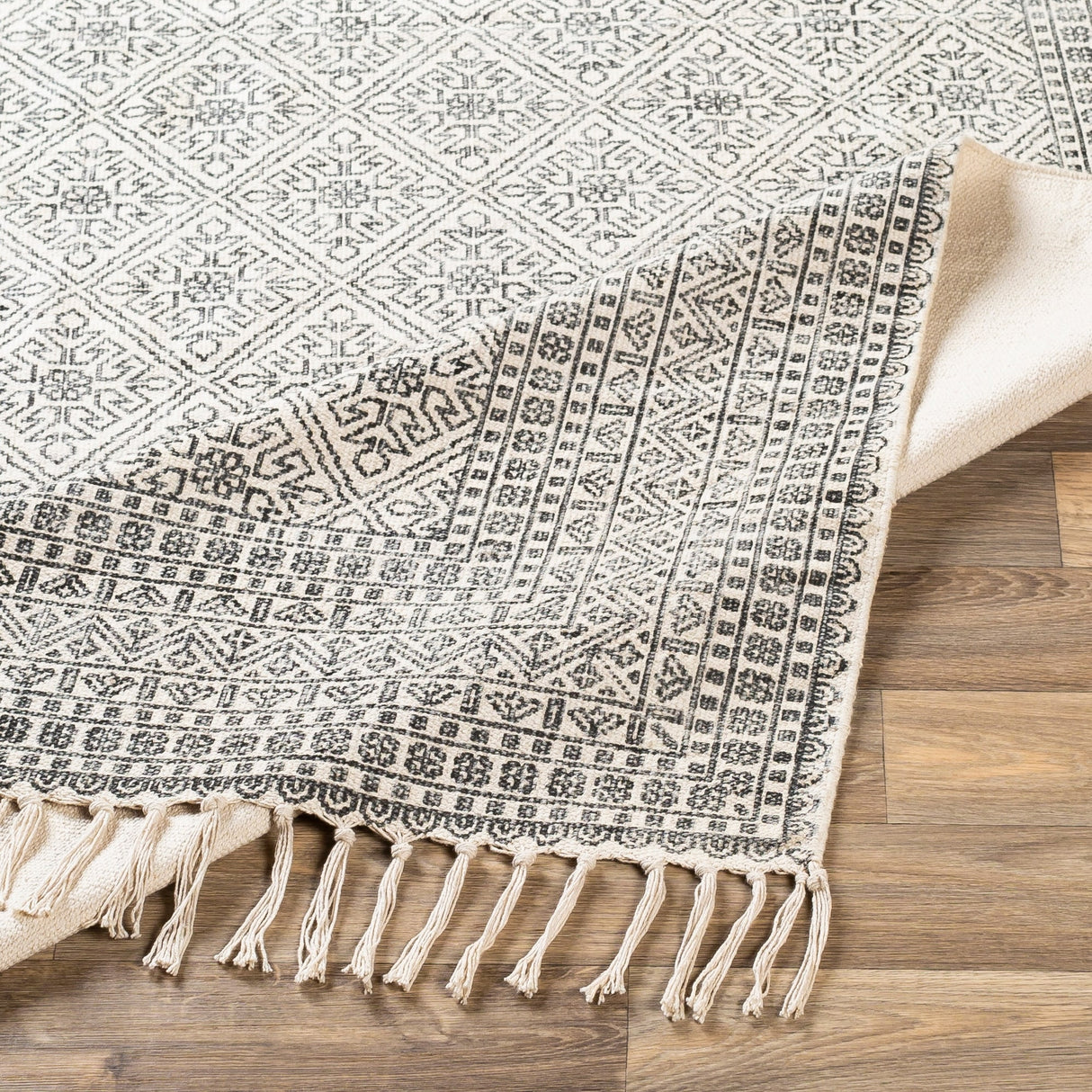 Livabliss Carnoustie Handmade Boho Border Cotton Area Rug