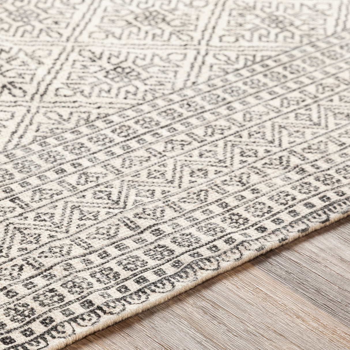 Livabliss Carnoustie Handmade Boho Border Cotton Area Rug