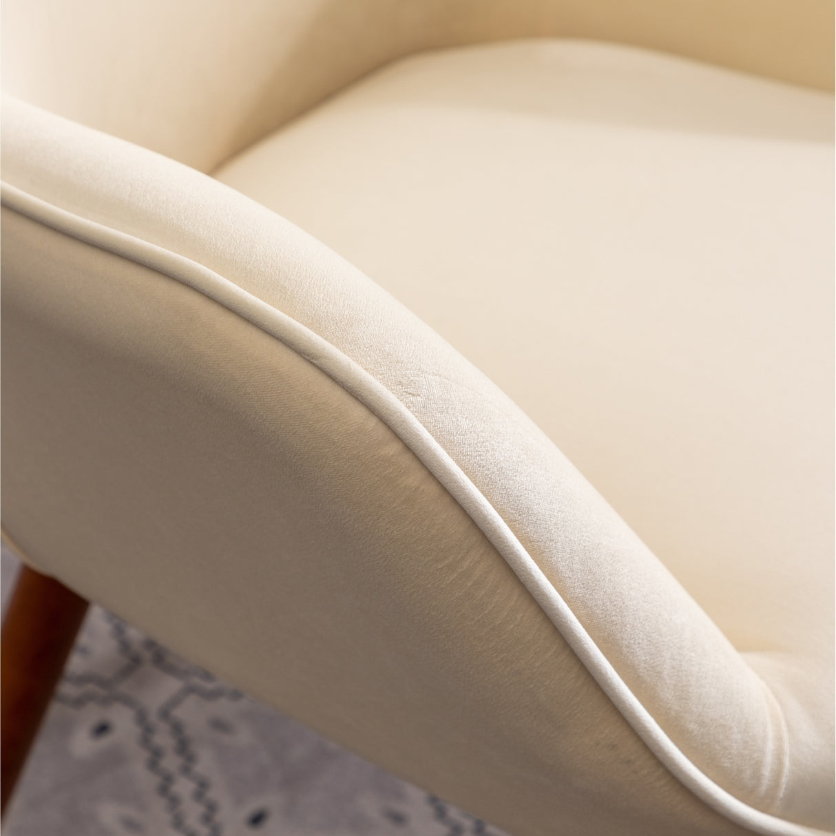 Carson Carrington Arvika Button-tufted High-back Velvet Accent Chair