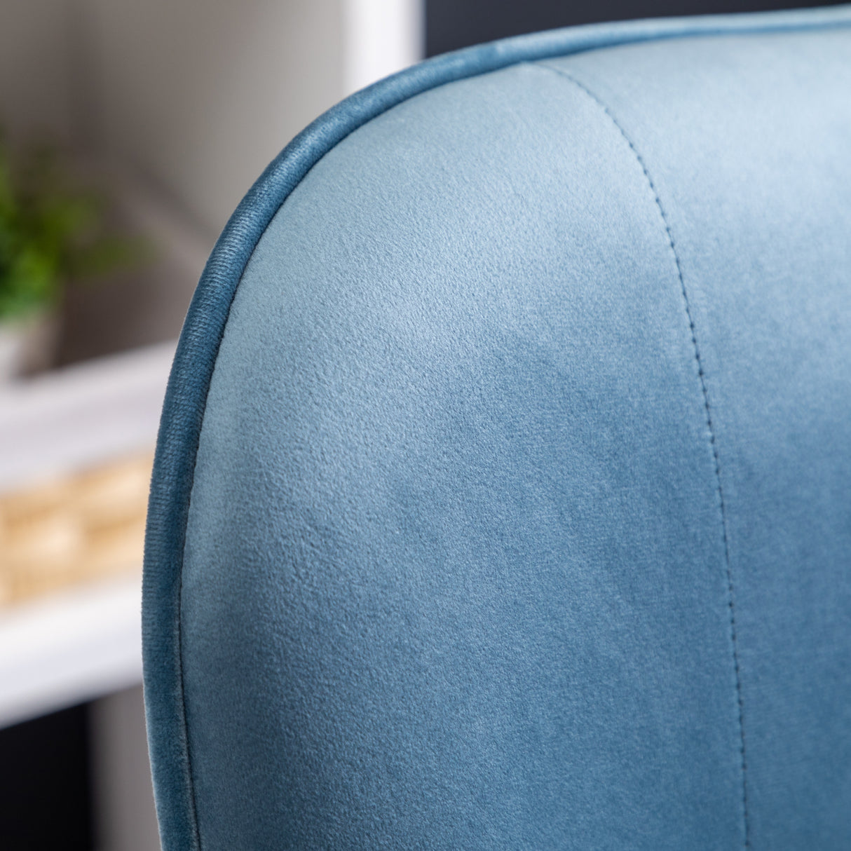 Carson Carrington Arvika Button-tufted High-back Velvet Accent Chair
