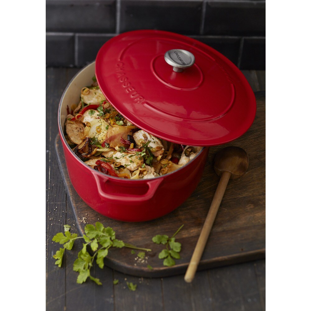 Chasseur 7.25-quart Red French Enameled Cast Iron Oval Dutch Oven