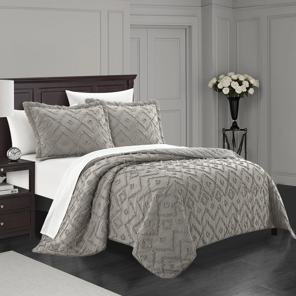 Chic Home Kade 7 Piece Clip Jacquard Cotton Shell With Textured Geometric Pattern Quilt Set