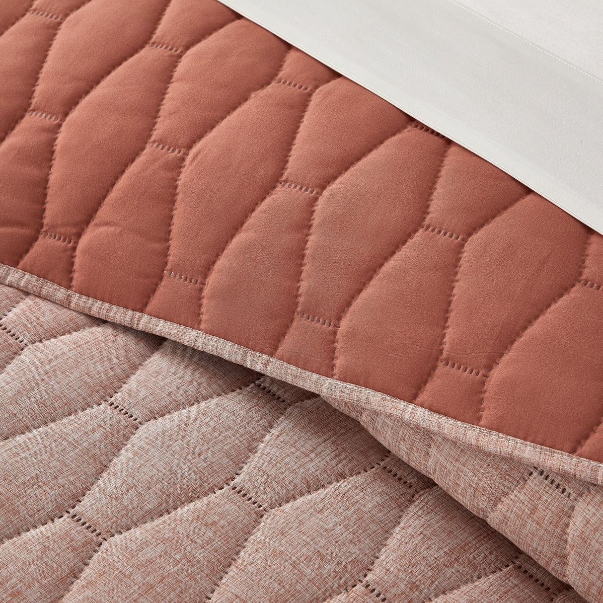 Chic Home Nya 3-Piece Geomertric Hexagon Pattern Quilt Set