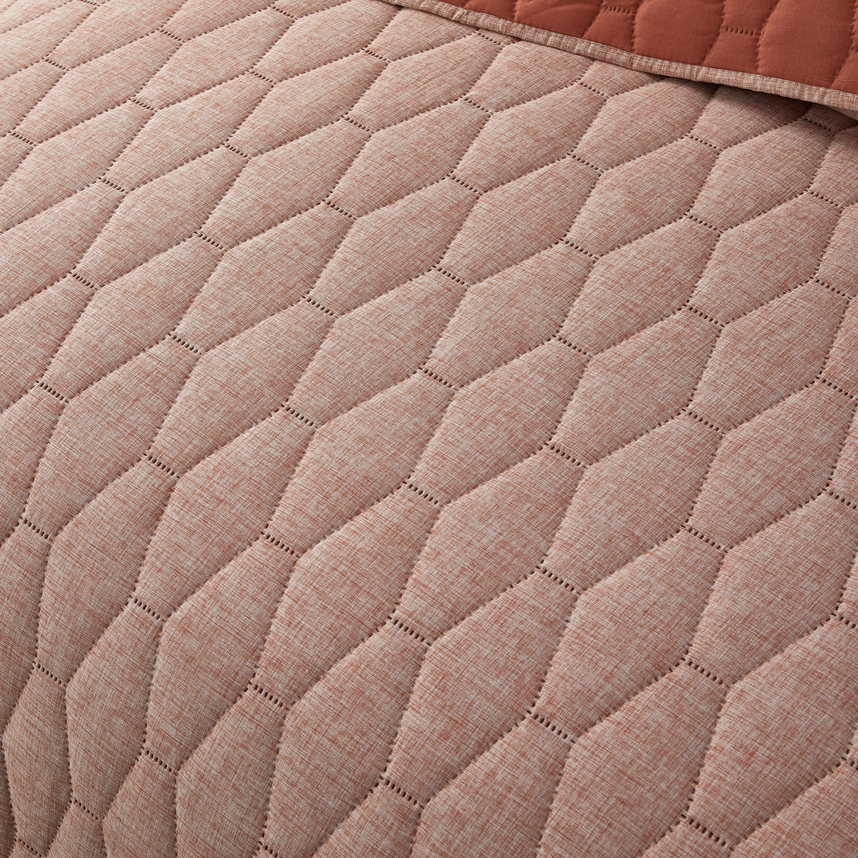 Chic Home Nya 3-Piece Geomertric Hexagon Pattern Quilt Set