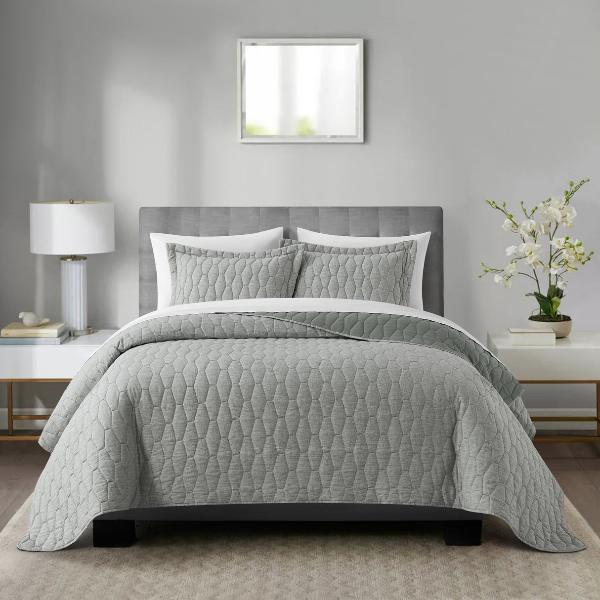 Chic Home Nya 3-Piece Geomertric Hexagon Pattern Quilt Set