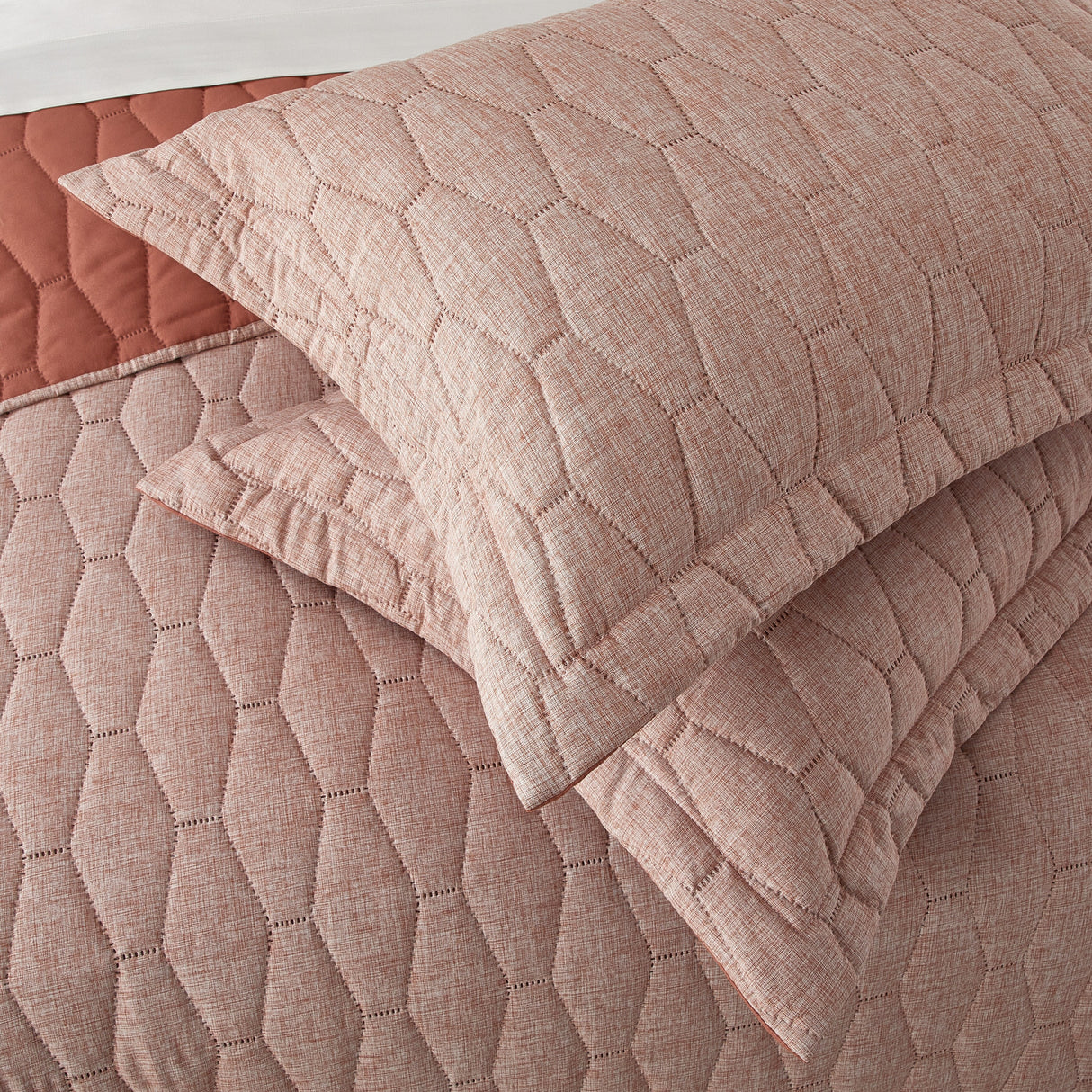 Chic Home Nya 3-Piece Geomertric Hexagon Pattern Quilt Set