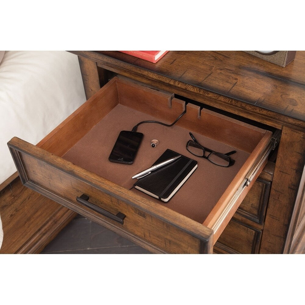 Clydesdale Vintage Bourbon 5-piece Bedroom Set with 2 Nightstands