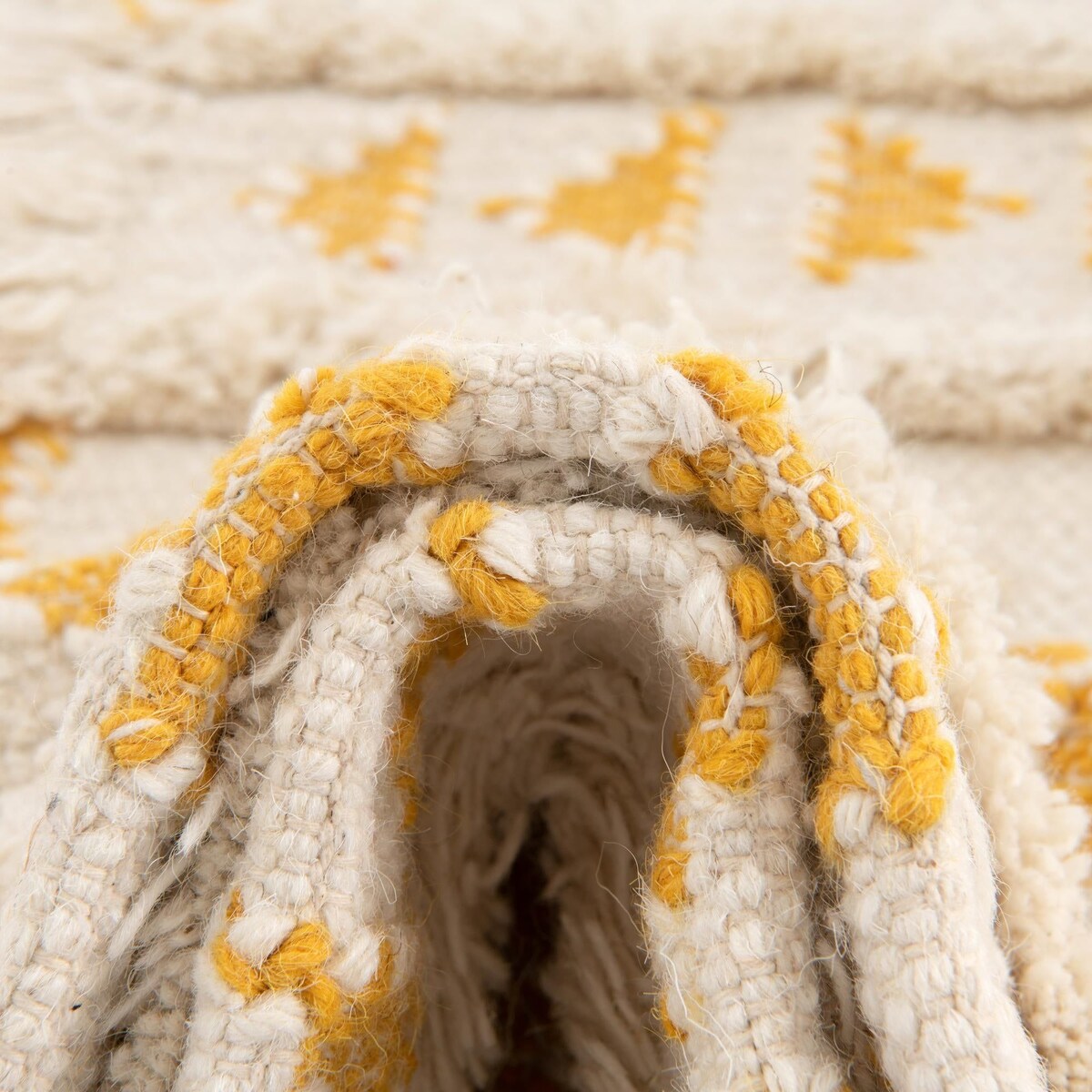 Contemporary Izhobert Collection Area Rug