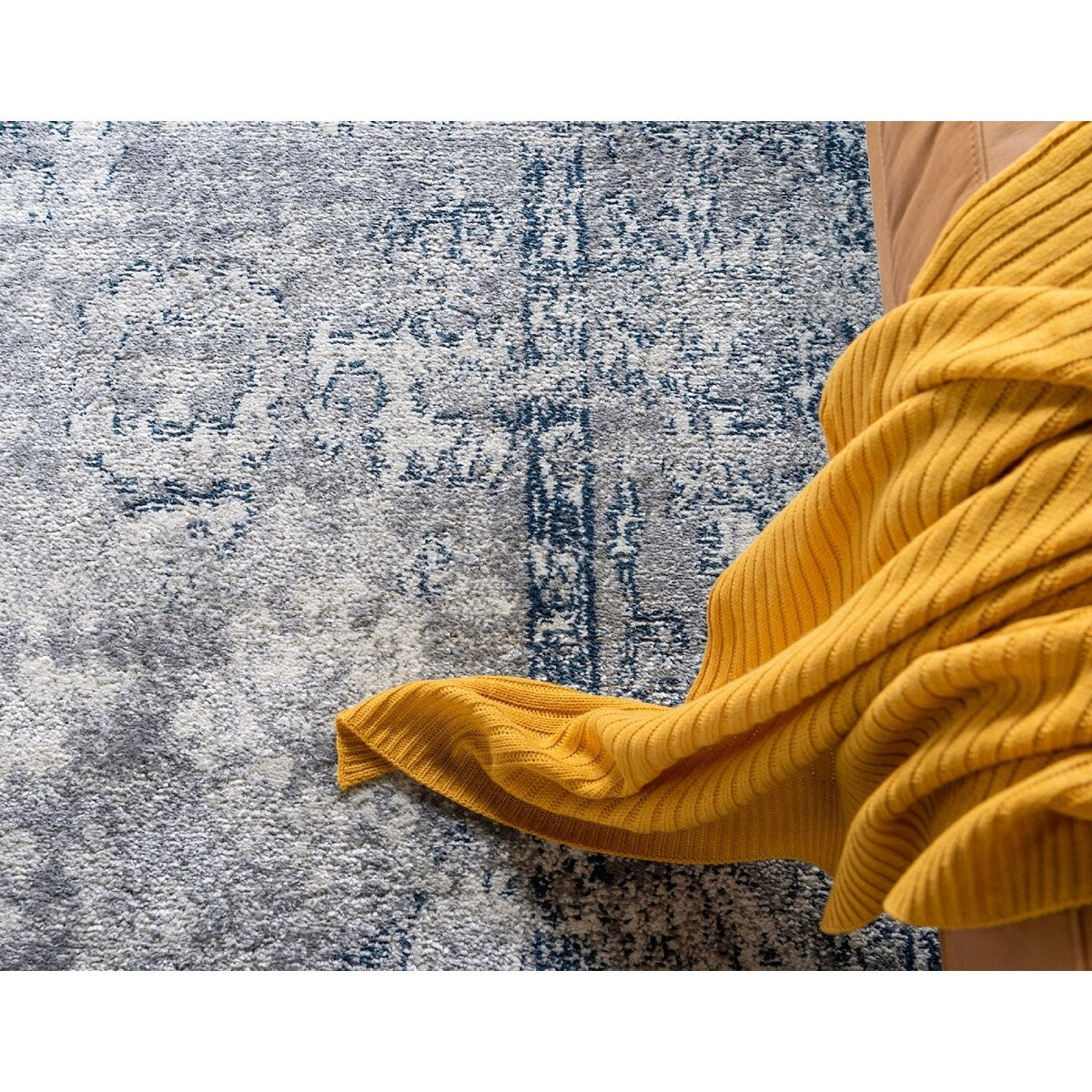 Contemporary Synnove Collection Area Rug