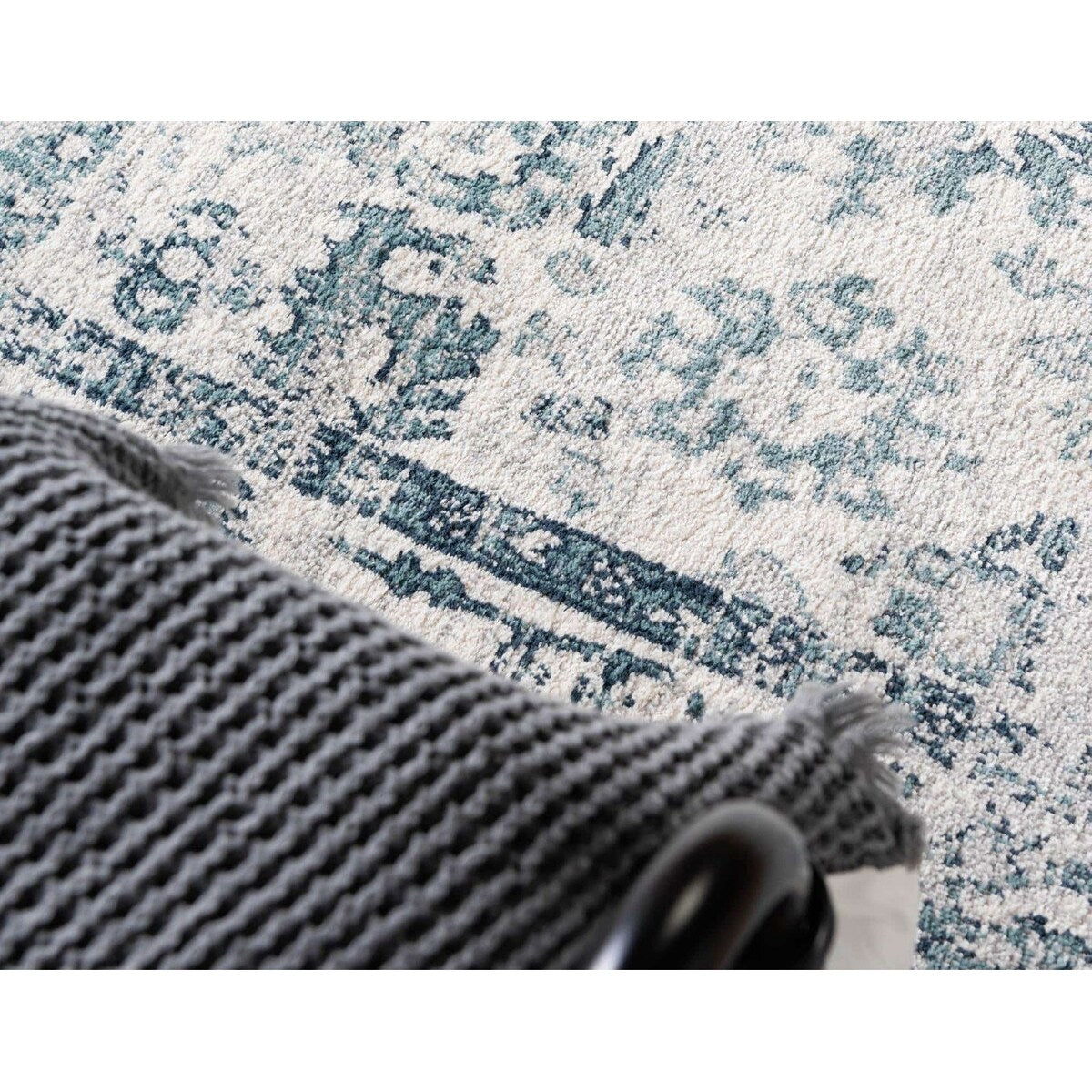 Contemporary Synnove Collection Area Rug
