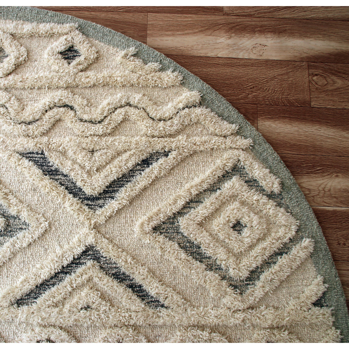Sevita Contemporary Tufted Geometric Motif Round Rug