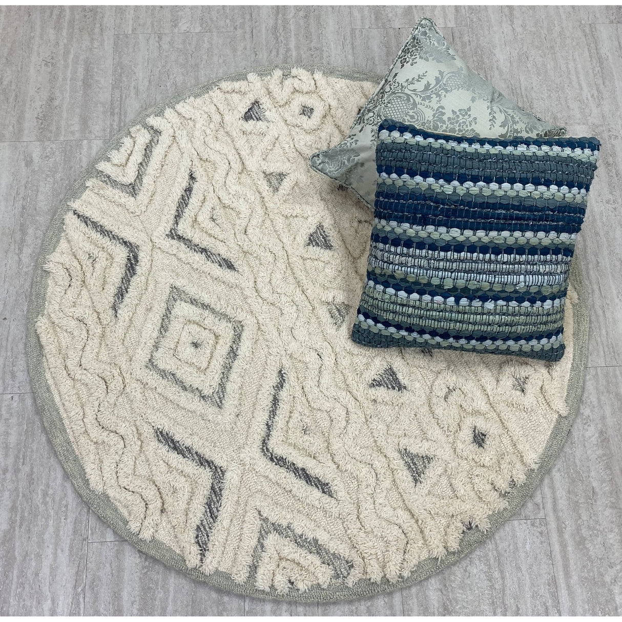 Sevita Contemporary Tufted Geometric Motif Round Rug