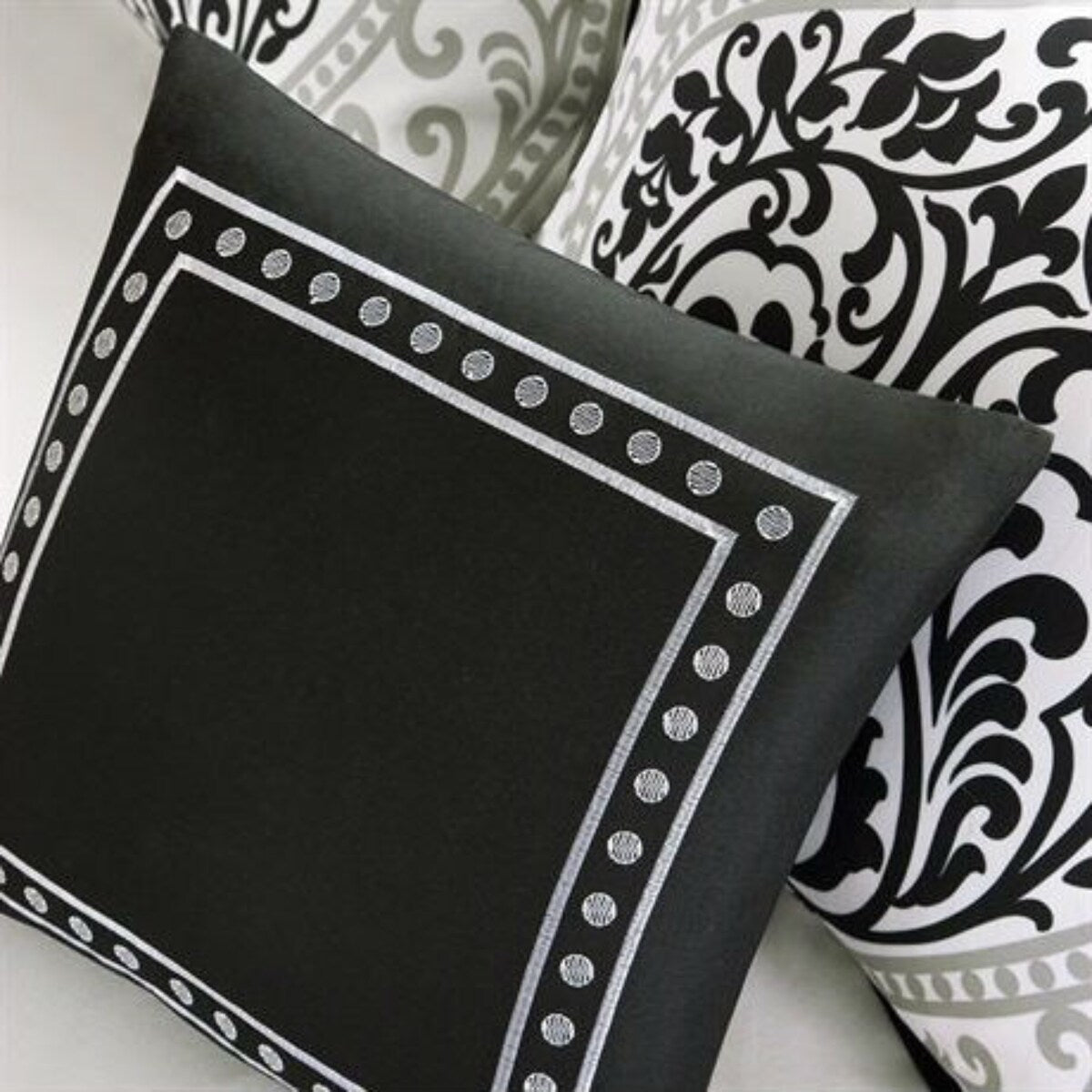 Daily Boutik California King size 5-Piece Black White Damask Comforter Set