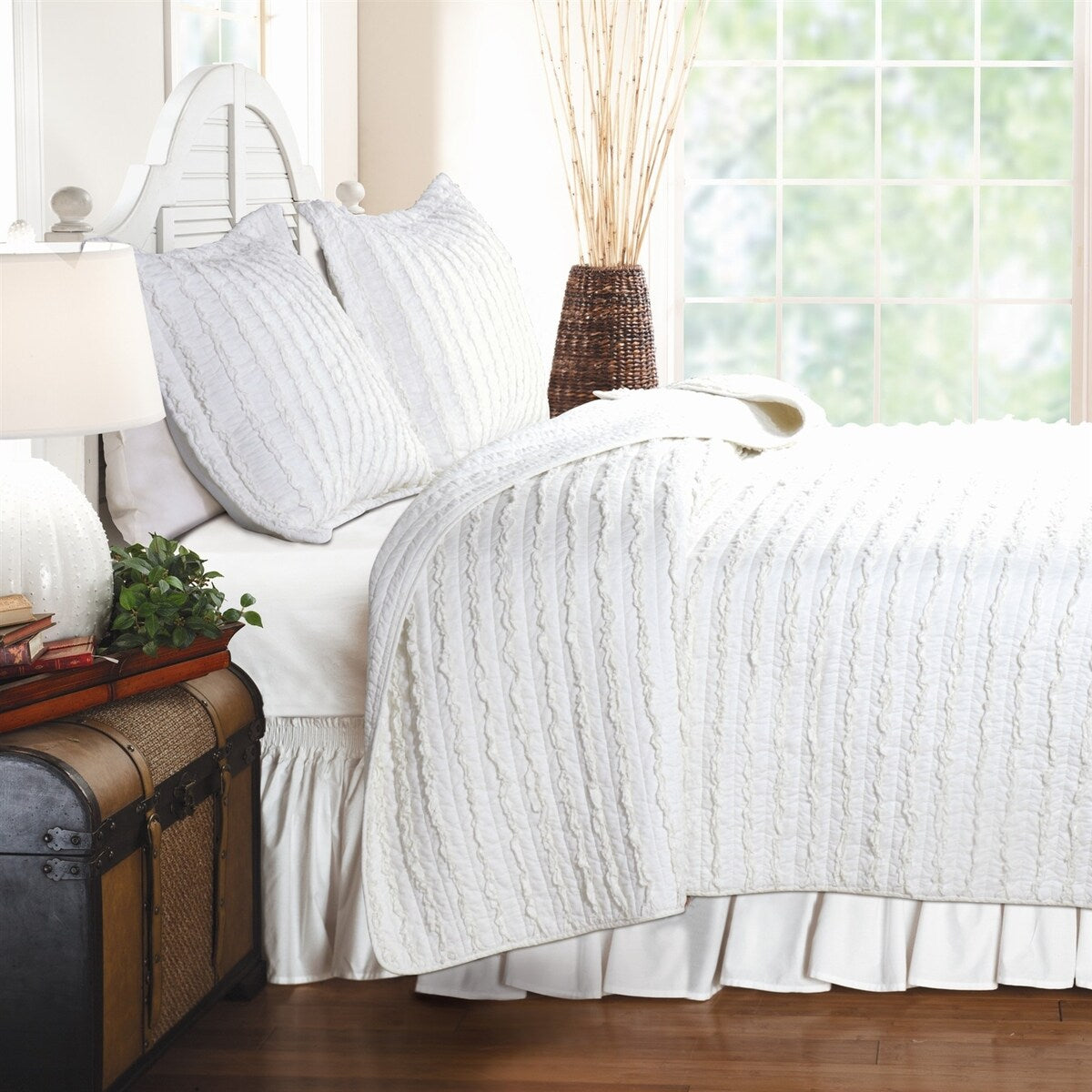 Daily Boutik King size 3-Piece Quilt Set with 2 Pillow Shams 100% Cotton White Ruffles