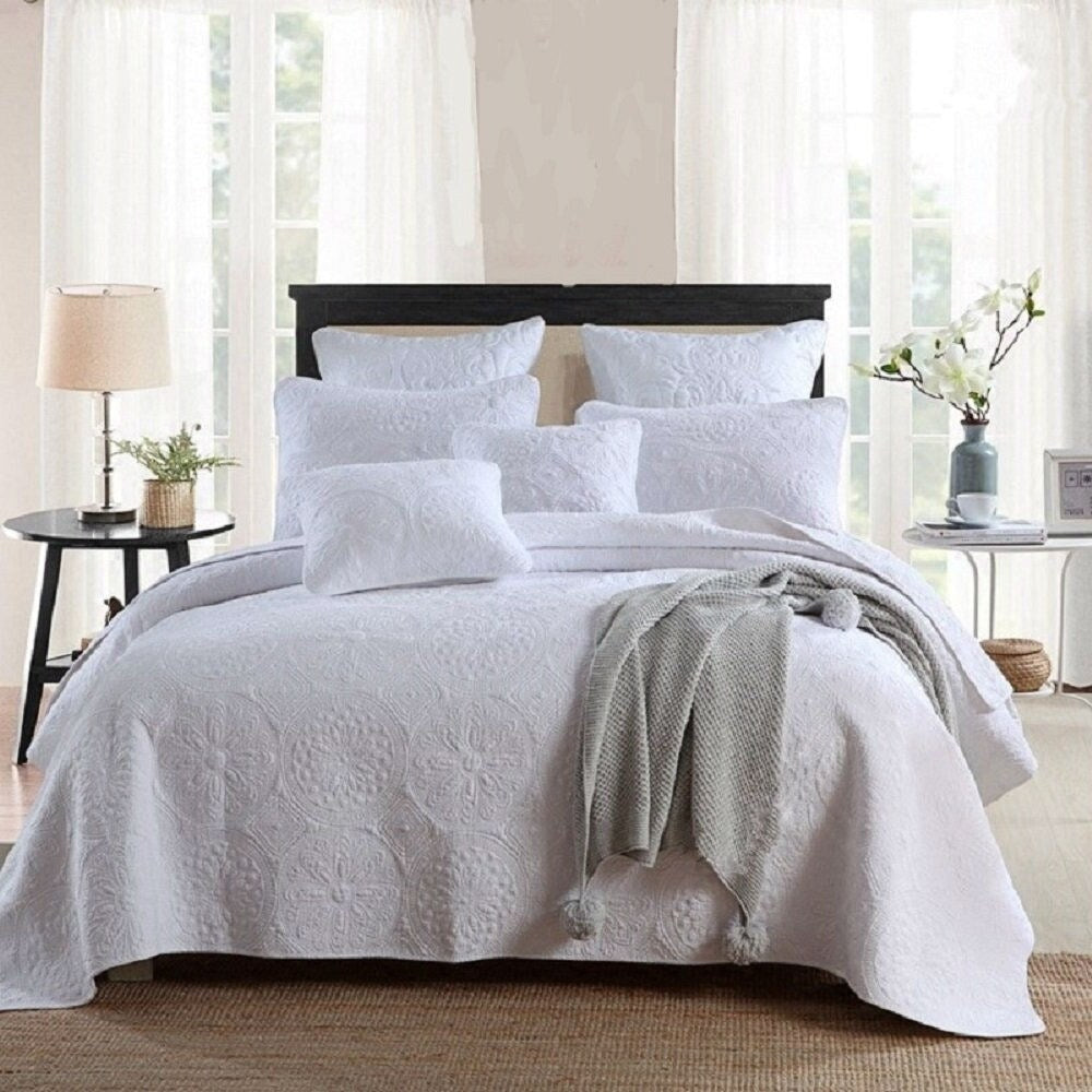 Daily Boutik King size White 3-Piece Quilt Bedspread Set 100-Percent Cotton Floral Medallion Pattern
