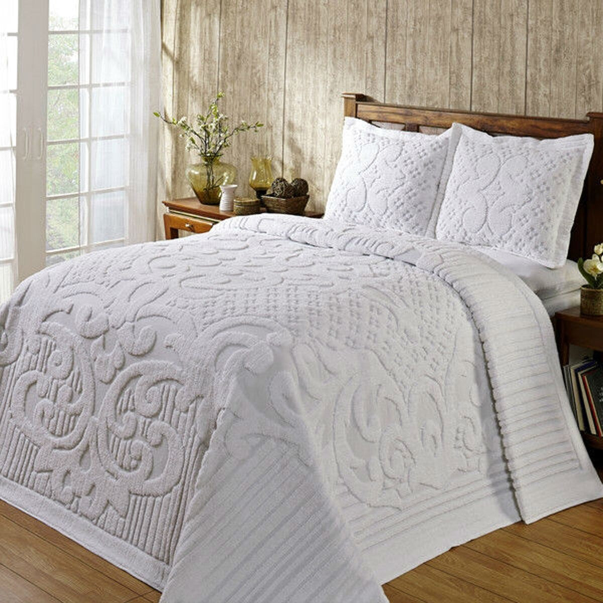 Daily Boutik Queen size 100-Percent Cotton Chenille Bedspread in White
