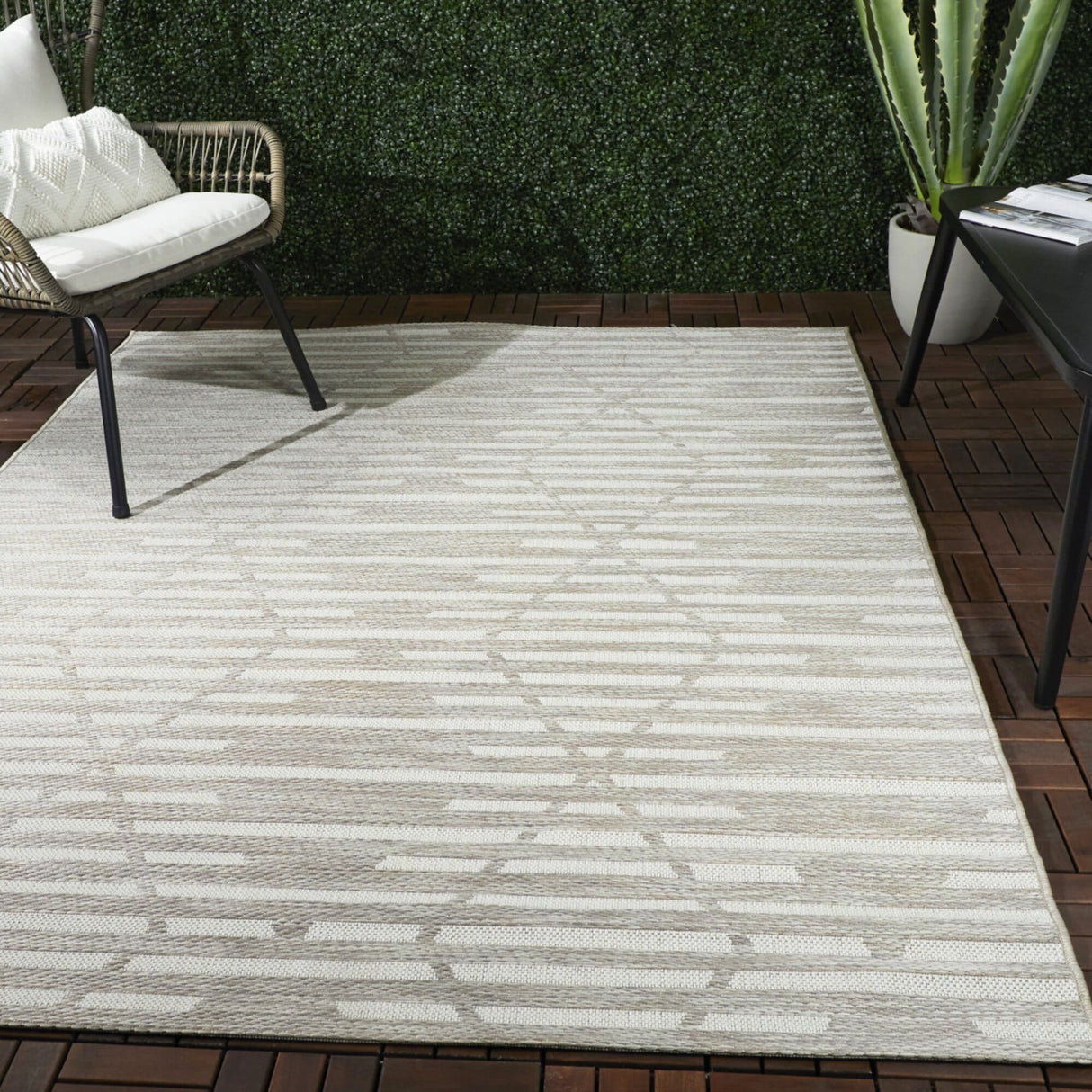 Degas Striped Trellis Indoor/Outdoor Area Rug