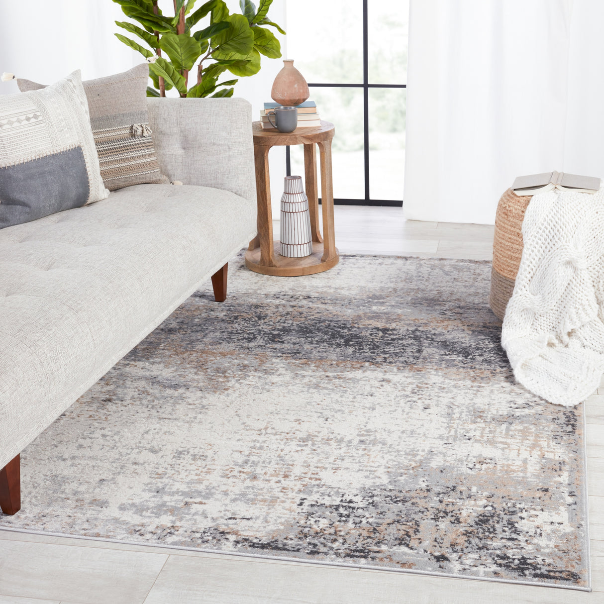 Delano Abstract Gray/ Ivory Area Rug