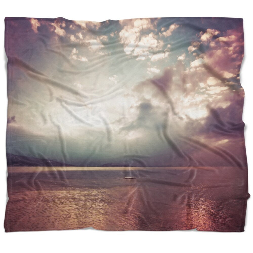 Designart 'Dark Sunset with Dramatic Sky' Seashore Throw Blanket