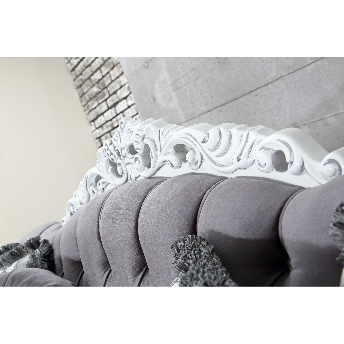 Pres Traditional Sofa