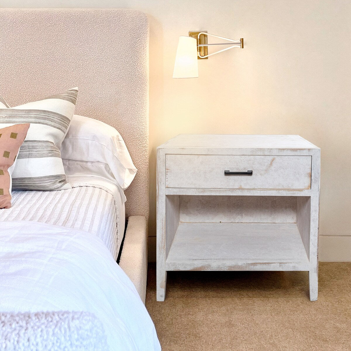 Distressed White Solid Wood 1-Drawer Nightstand Bedside Table with Shelf