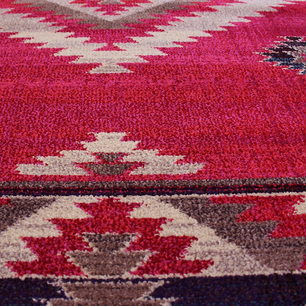 DonnieAnn Expressions Southwestern Design Cherry Pink Polypropylene Area Rug (5' x 7') - 5' x 7'