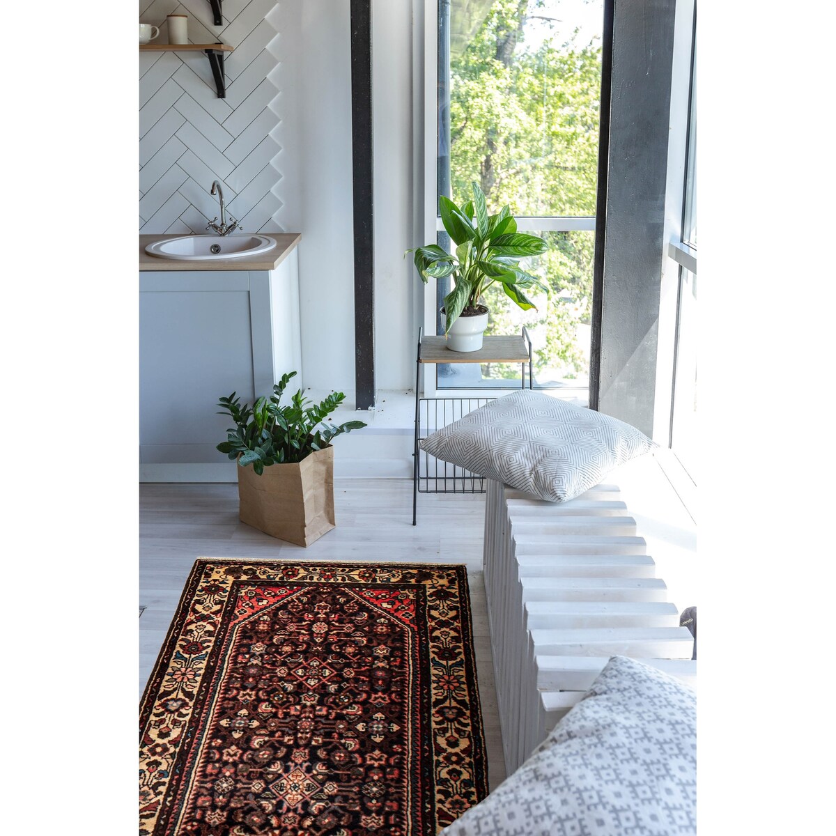 ECARPETGALLERY Hand-knotted Andelz Black Wool Rug - 3'6 x 9'3
