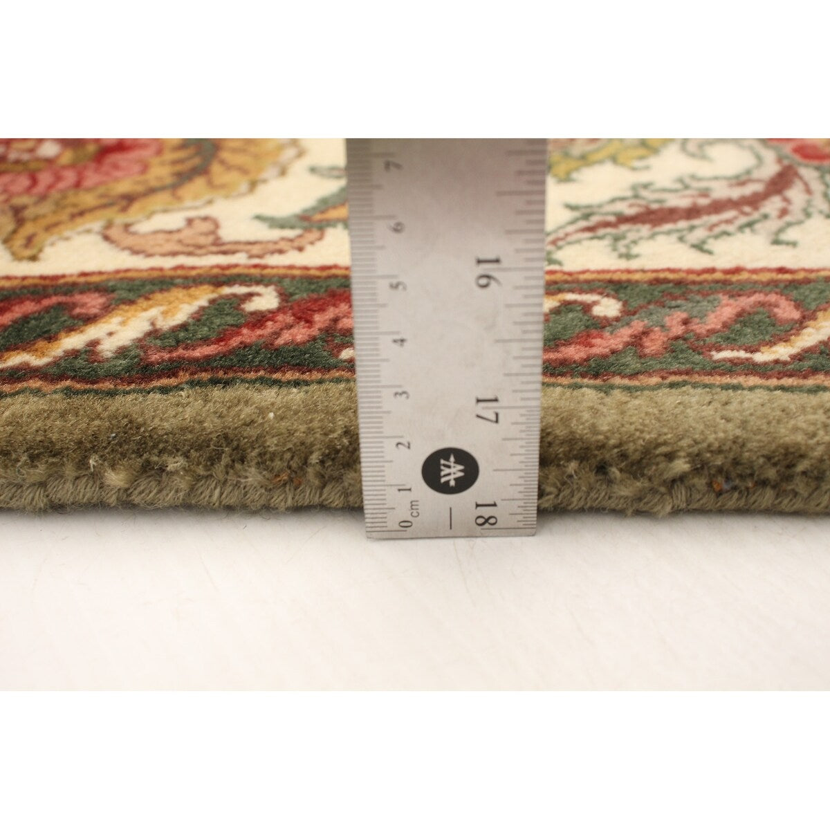 Hand-knotted Essex Green Wool Rug - 6'1" x 8'10"/6'1 x 8'10