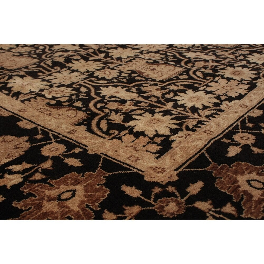 Hand-knotted Peshawar Oushak Black Wool Rug - 6'1" x 8'9"/6'1 x 8'9
