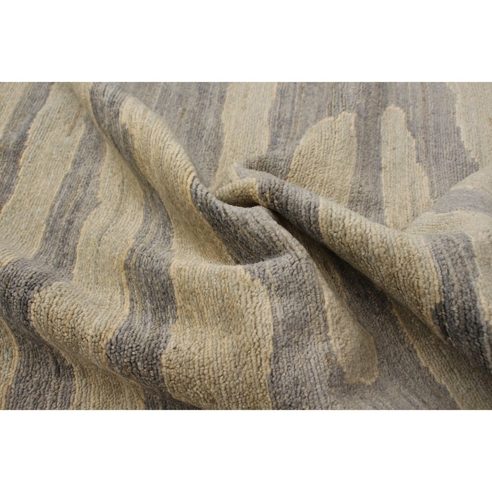 Hand-knotted Tangier Grey Wool Rug - 9'0 x 12'1