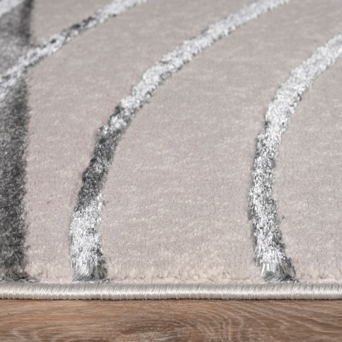 Elegant Area Rug with Modern Carved Lines and Artistic Pattern