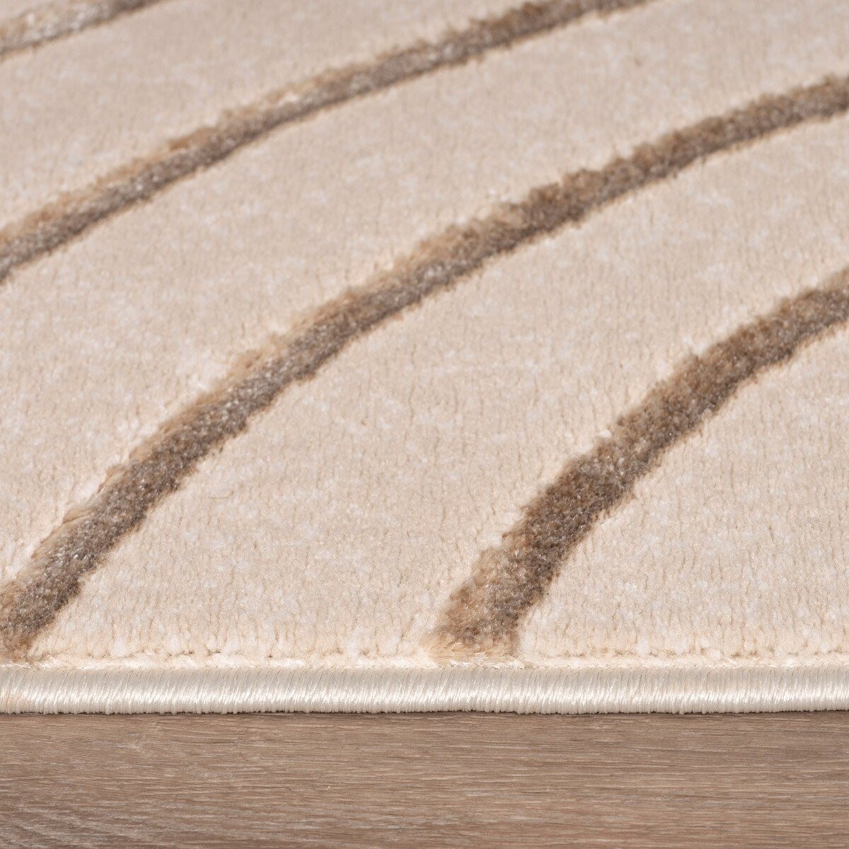 Elegant Area Rug with Modern Carved Lines and Artistic Pattern