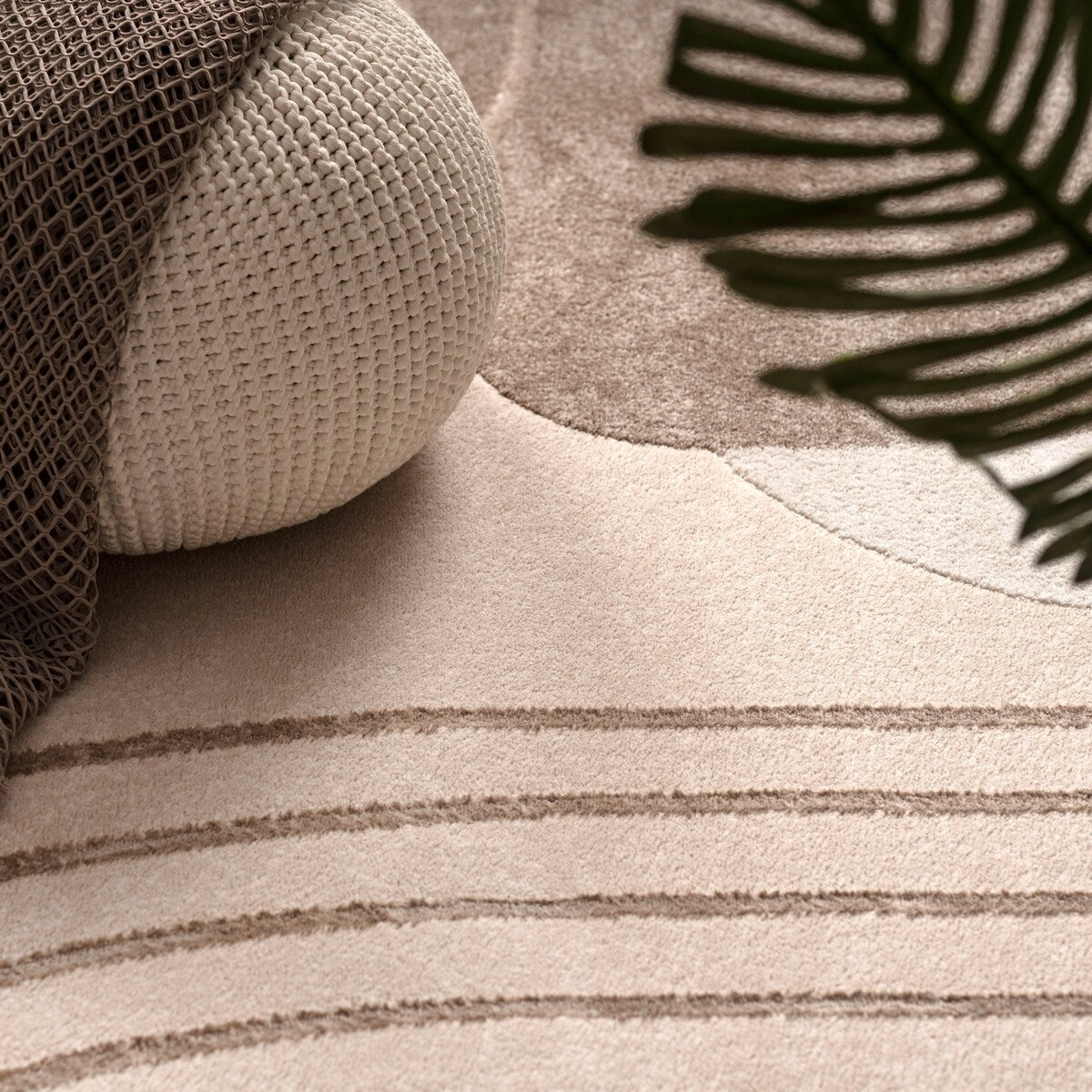 Elegant Area Rug with Modern Carved Lines and Artistic Pattern
