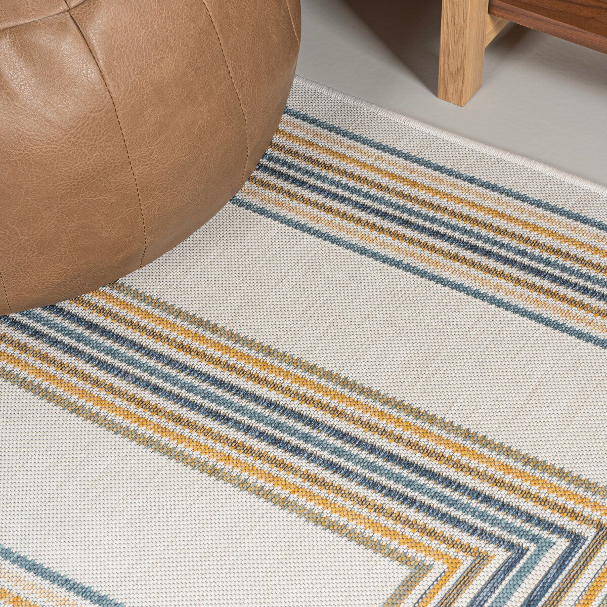JONATHAN Y Reversible Eryx Classic Nautical Mitre Stripe Machine-Washable Indoor/Outdoor Rug