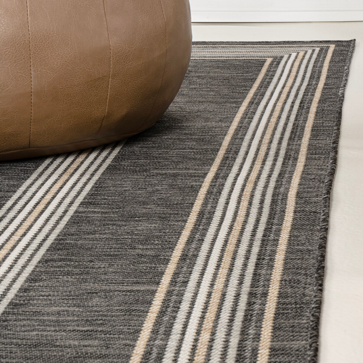 JONATHAN Y Reversible Eryx Classic Nautical Mitre Stripe Machine-Washable Indoor/Outdoor Rug