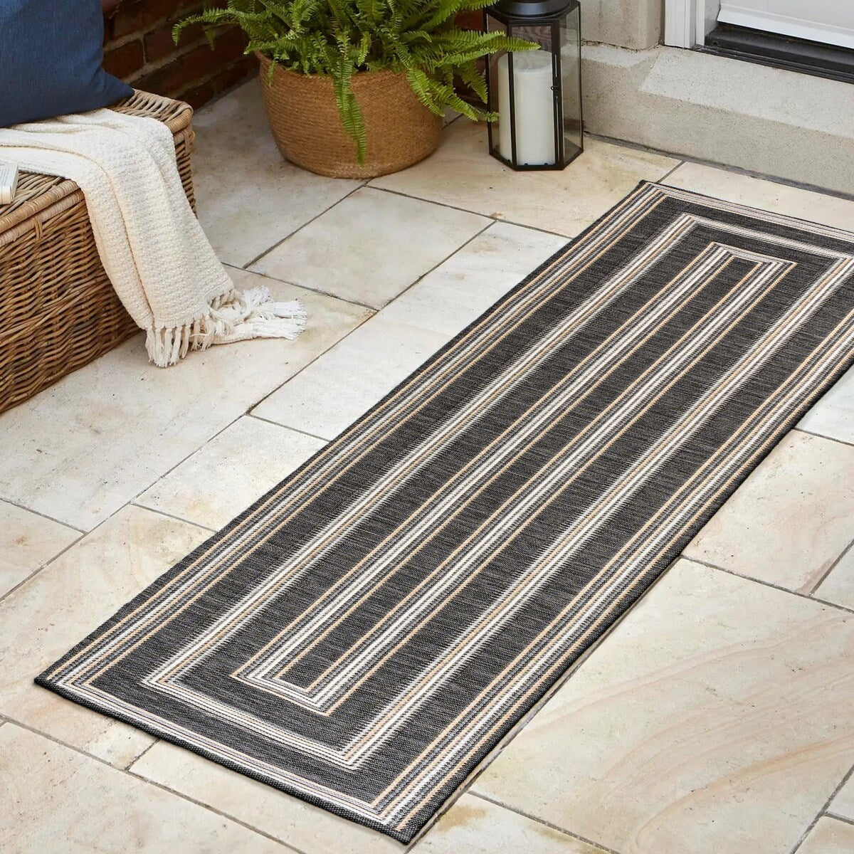 JONATHAN Y Reversible Eryx Classic Nautical Mitre Stripe Machine-Washable Indoor/Outdoor Rug