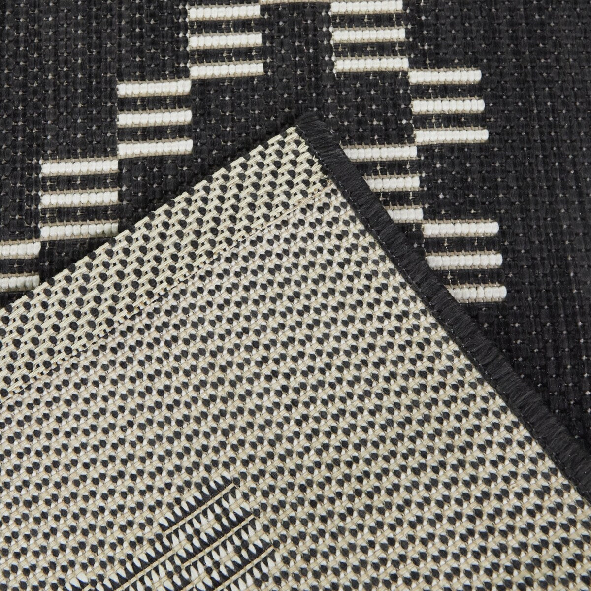 Everson Transitional Patio Indoor/Outdoor Area Rug