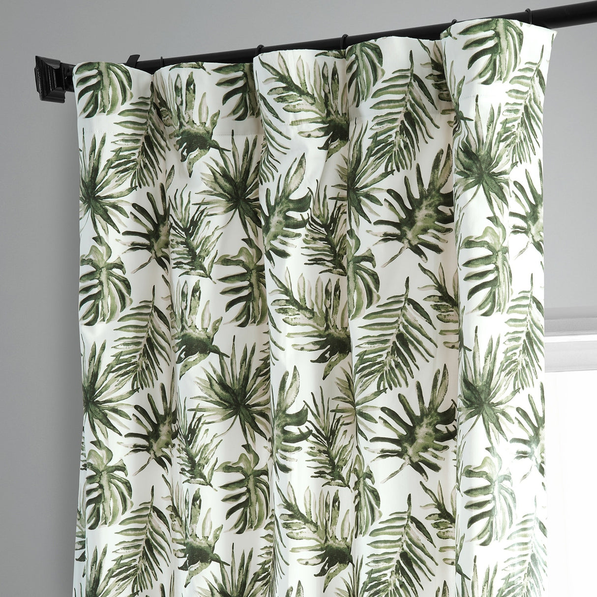 Exclusive Fabrics Coastal Leaf Cascade Printed Cotton Room Darkening Curtain (1 Panel)