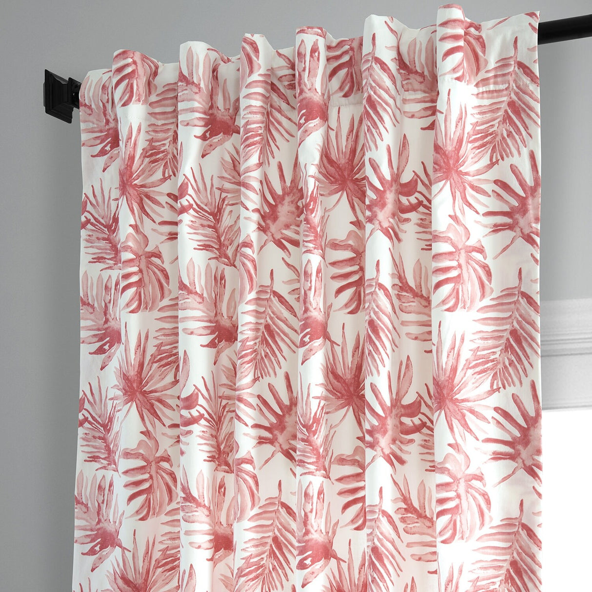 Exclusive Fabrics Coastal Leaf Cascade Printed Cotton Room Darkening Curtain (1 Panel)