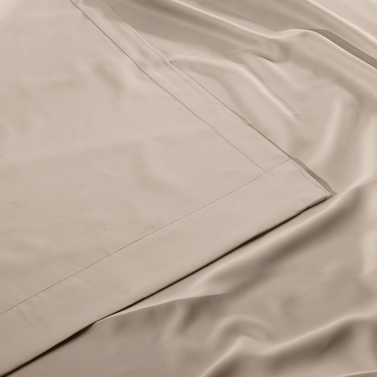 Exclusive Fabrics Extra Wide Room Darkening Grommet 84-inch Curtain (1 Panel) - 100 x 84