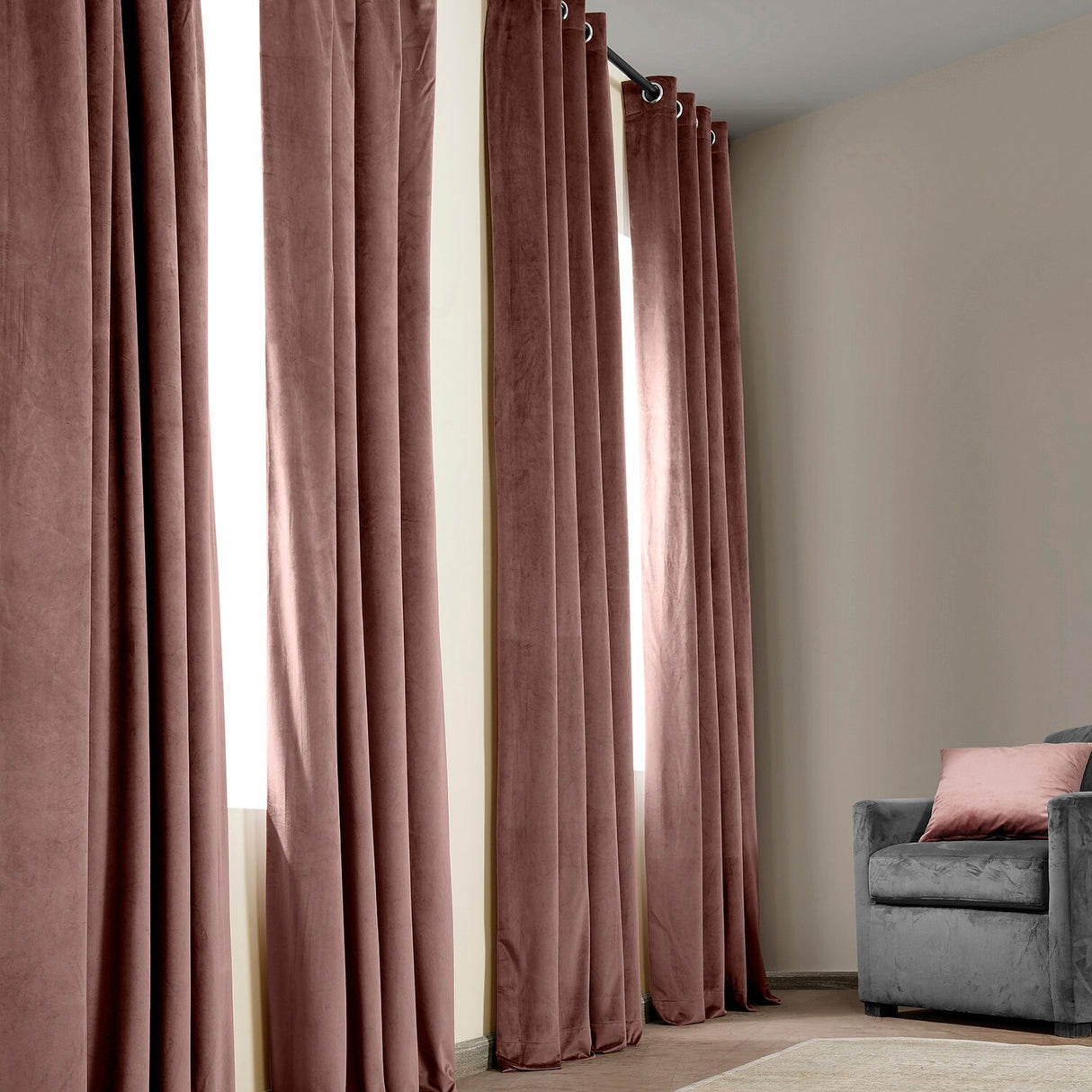 Exclusive Fabrics Heritage Plush Velvet Room Darkening Grommet Curtain (1 Panel)