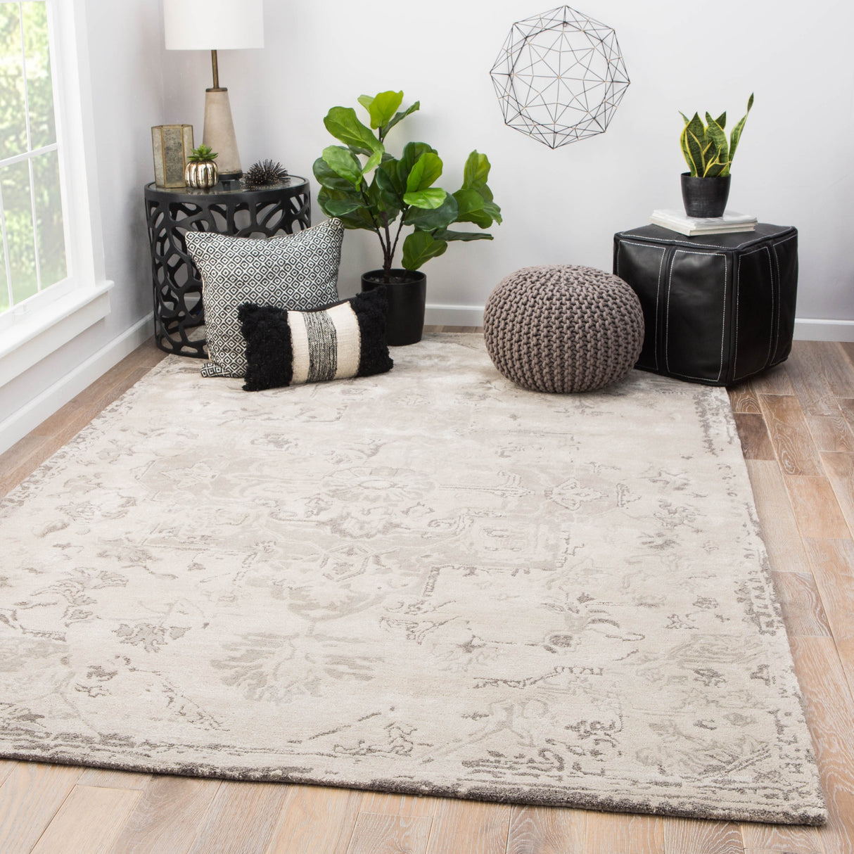 Sasha Handmade Medallion Area Rug