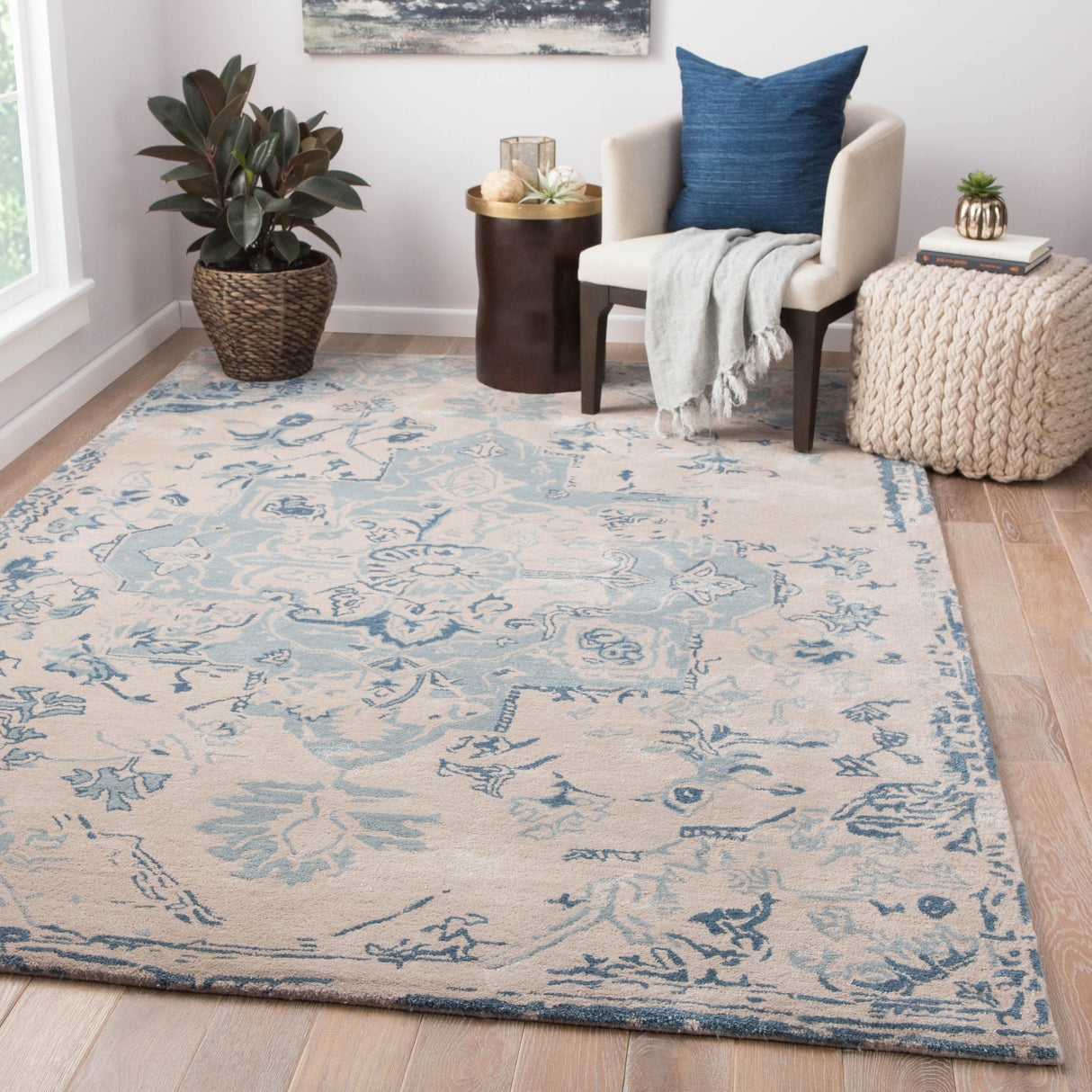 Sasha Handmade Medallion Area Rug