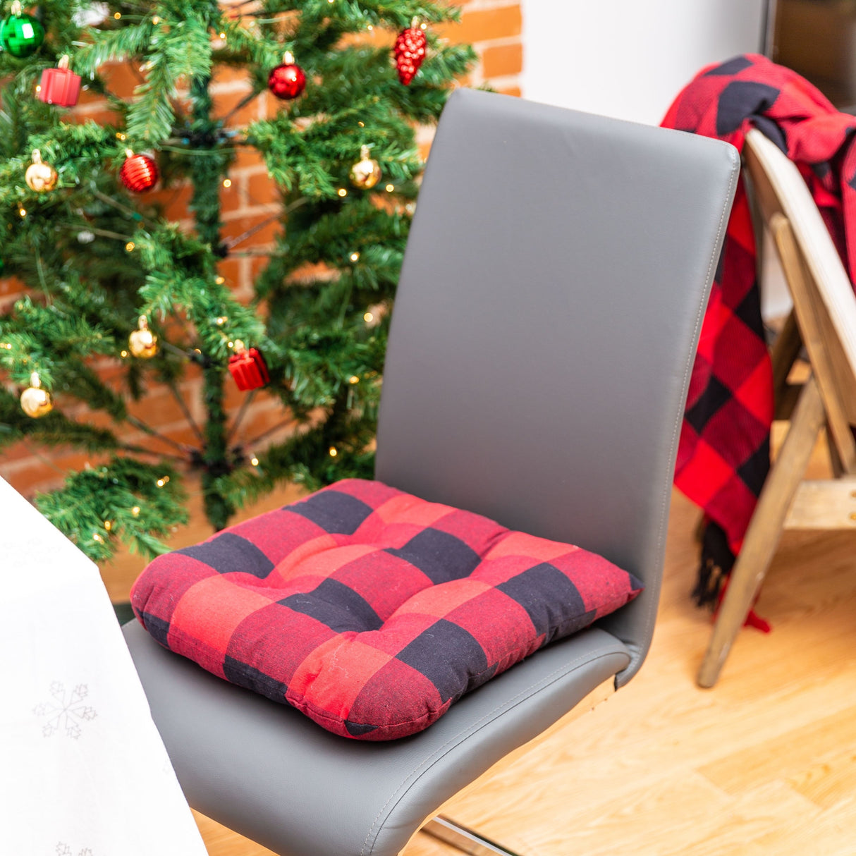 Fabstyles Tufted Buffalo Check Cotton Set of 4 Chairpads with Ties