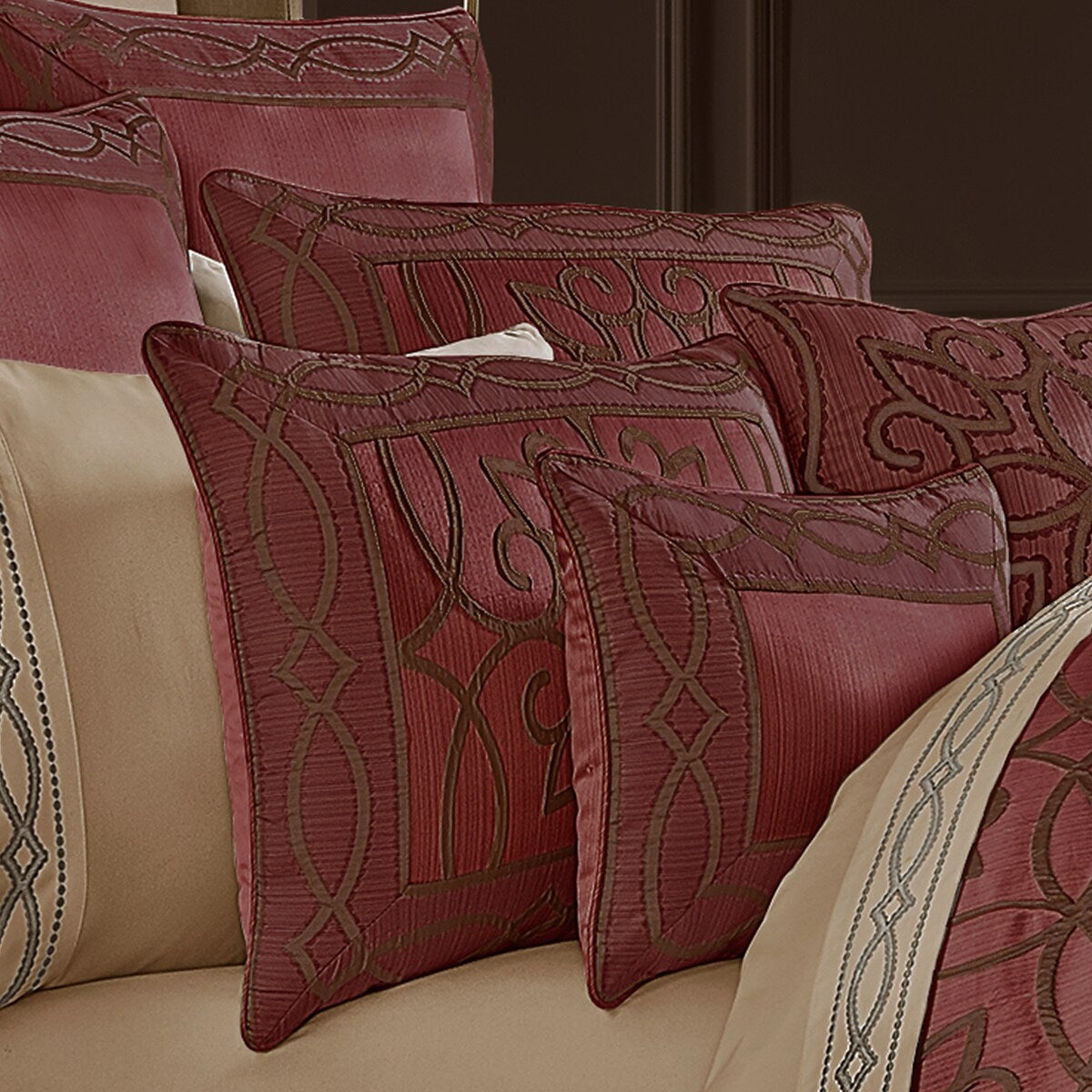 Five Queens Court Chianti Comforter Set