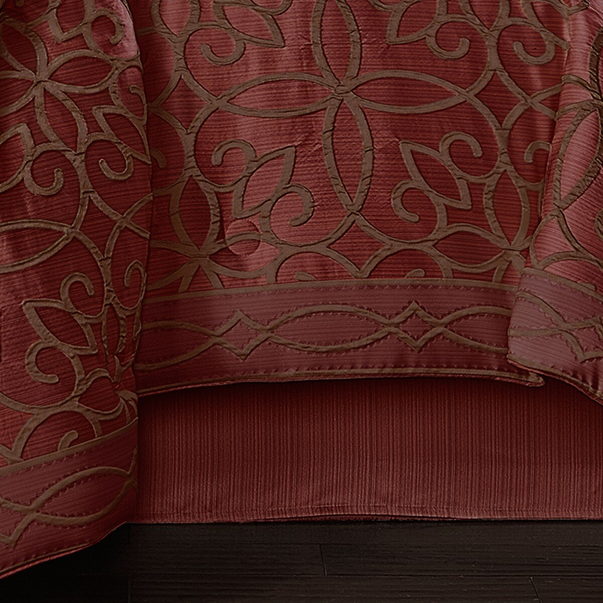 Five Queens Court Chianti Comforter Set