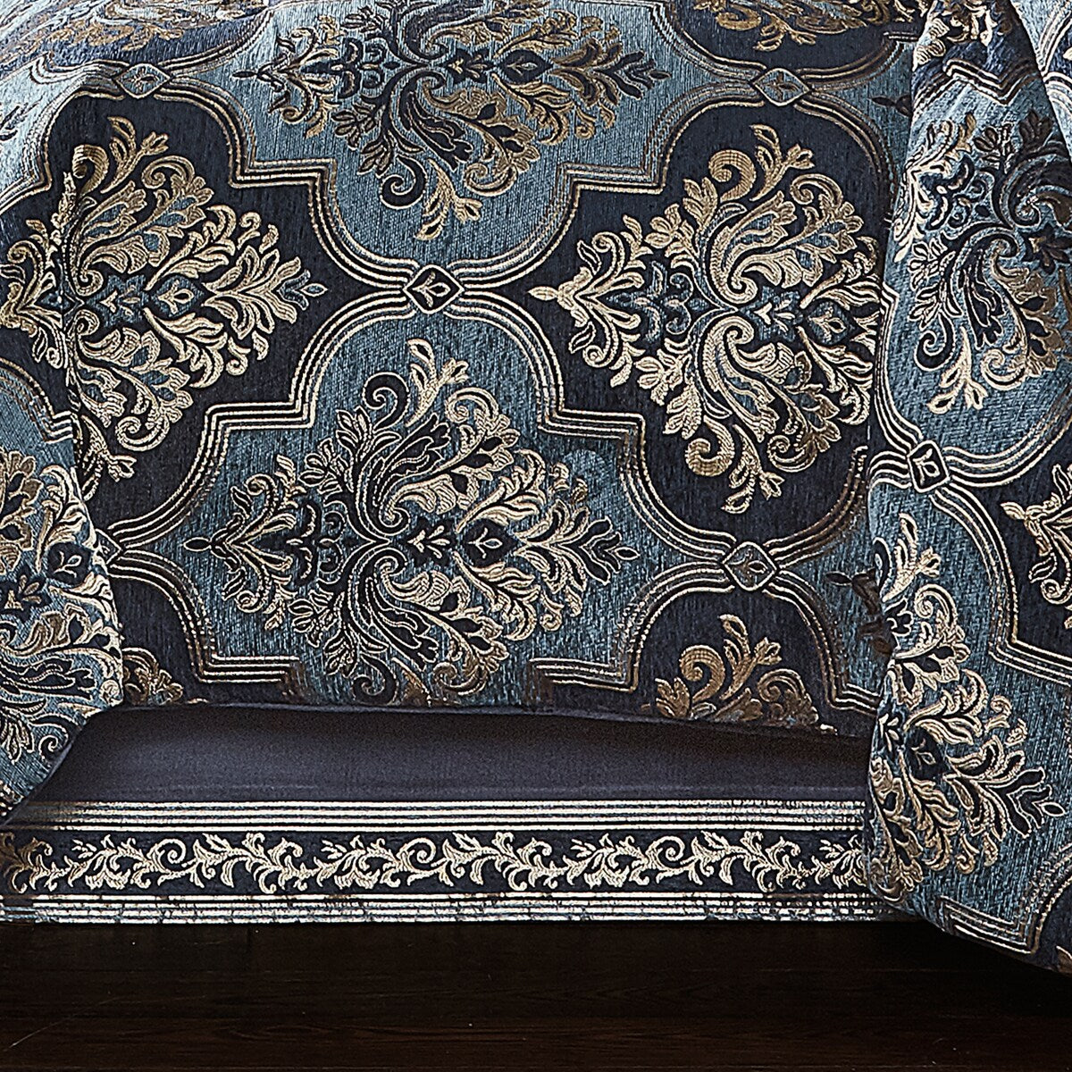 Five Queens Court Middlebury Comforter Set